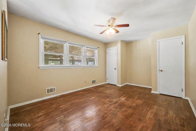 29 Highview Circle, Middletown, NJ 07748