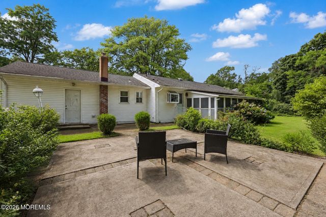29 Highview Circle, Middletown, NJ 07748