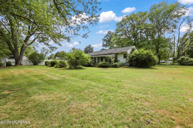 29 Highview Circle, Middletown, NJ 07748