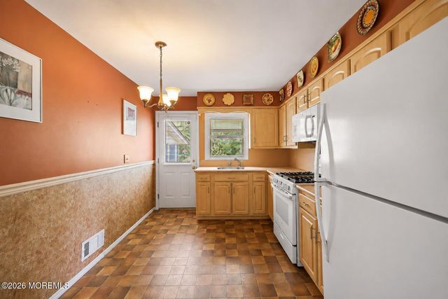 29 Highview Circle, Middletown, NJ 07748