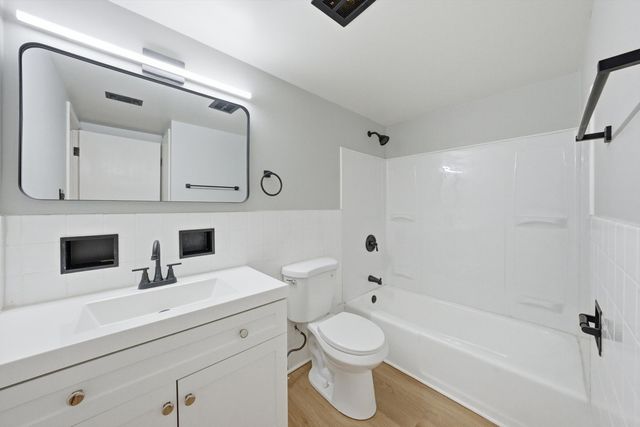 3127 Bernice Road 5, Lansing, IL 60438