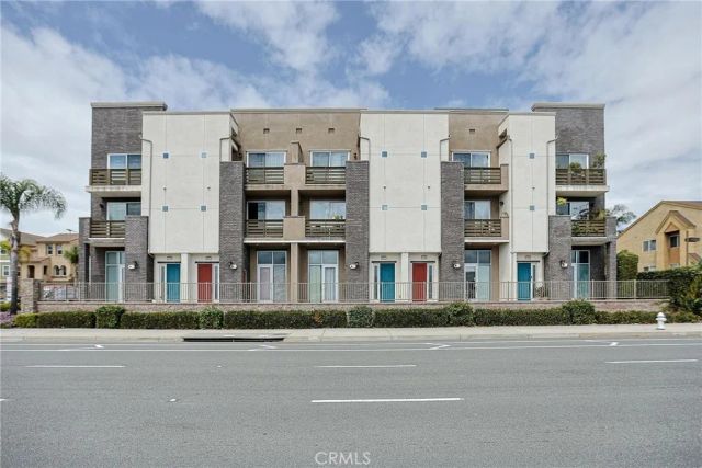 1300 N HARBOR Boulevard, Santa Ana, CA 92703