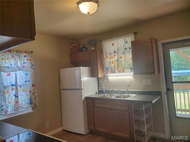 9966 South Road, Fairview Heights, IL 62208