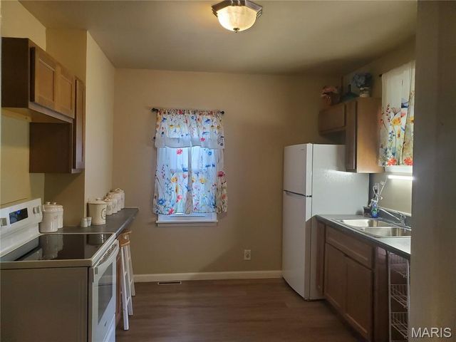 9966 South Road, Fairview Heights, IL 62208