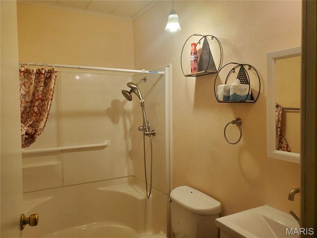 9966 South Road, Fairview Heights, IL 62208