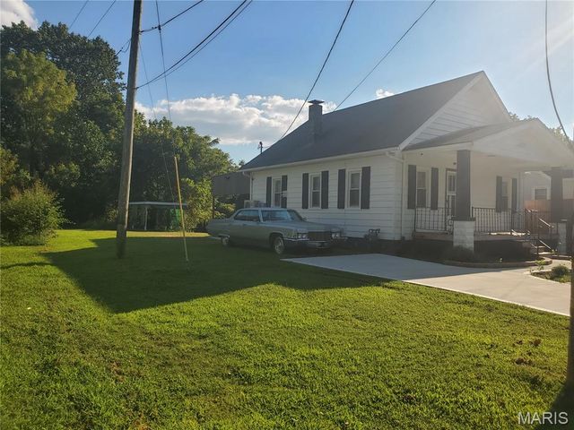 9966 South Road, Fairview Heights, IL 62208
