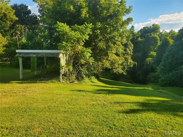 9966 South Road, Fairview Heights, IL 62208