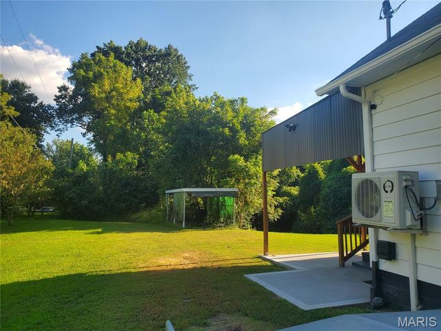 9966 South Road, Fairview Heights, IL 62208