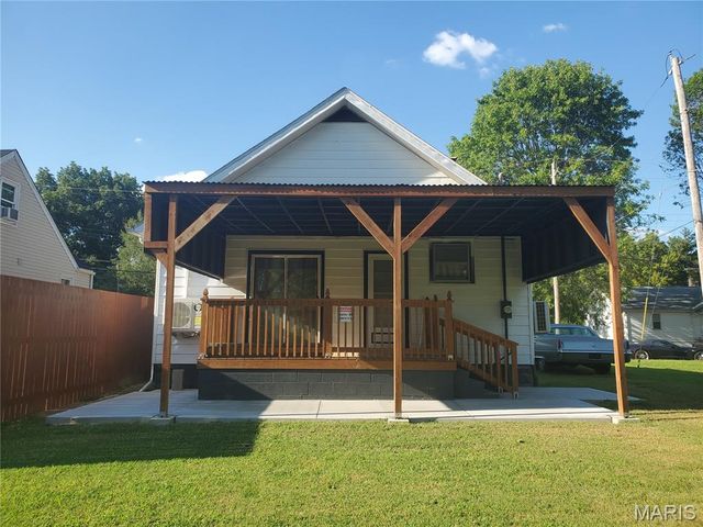 9966 South Road, Fairview Heights, IL 62208