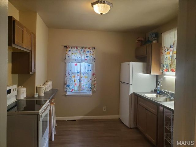 9966 South Road, Fairview Heights, IL 62208