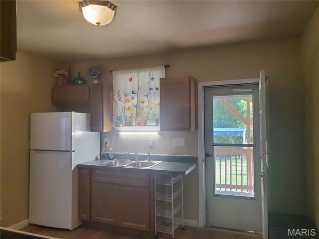 9966 South Road, Fairview Heights, IL 62208