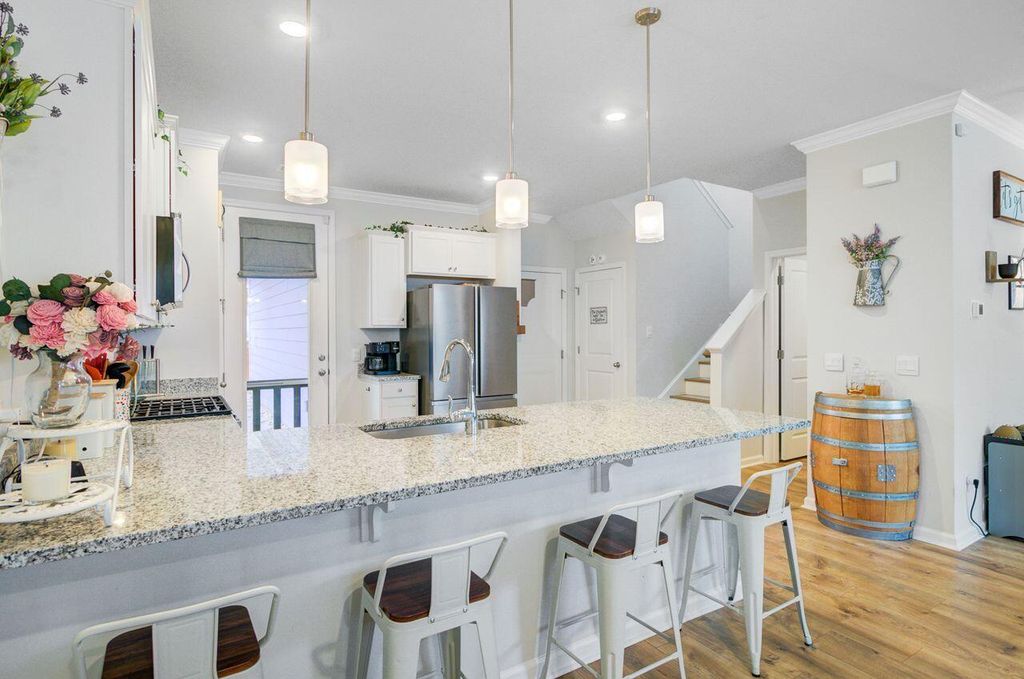 Image 11 of property listing at 405 Oak View Way, Summerville, SC 29483