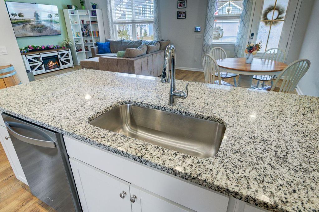 Image 14 of property listing at 405 Oak View Way, Summerville, SC 29483