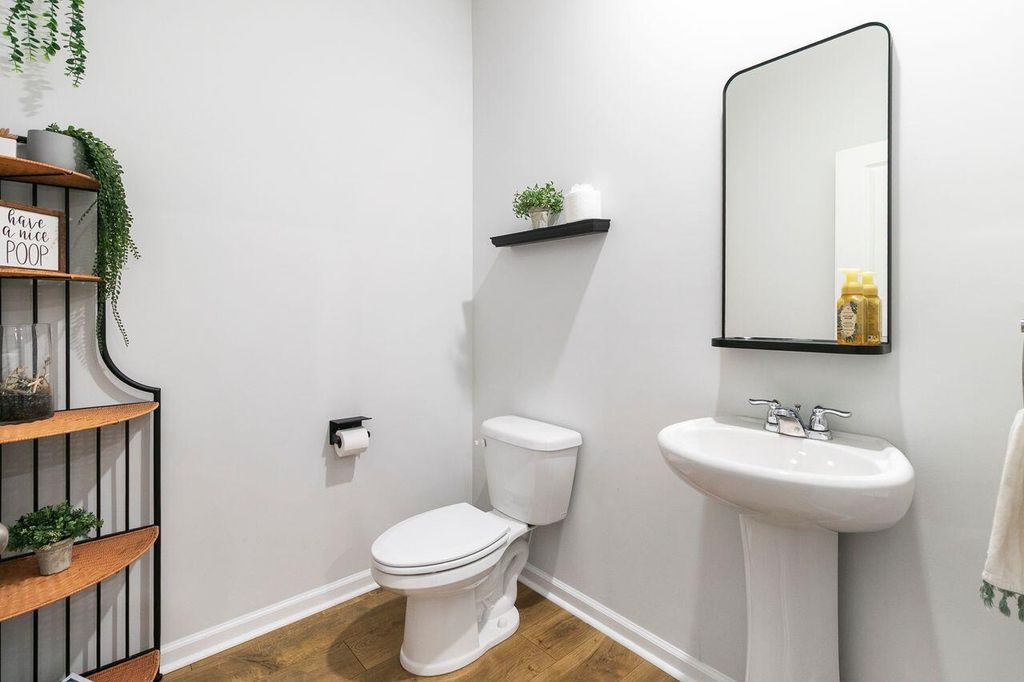 Image 16 of property listing at 405 Oak View Way, Summerville, SC 29483