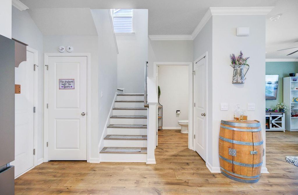 Image 17 of property listing at 405 Oak View Way, Summerville, SC 29483