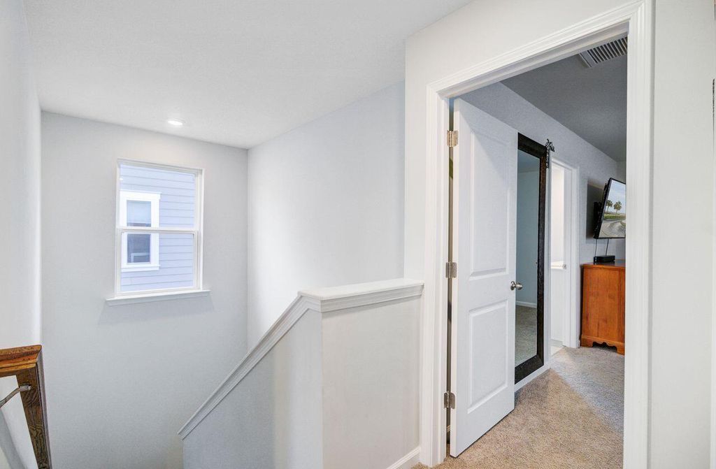 Image 18 of property listing at 405 Oak View Way, Summerville, SC 29483