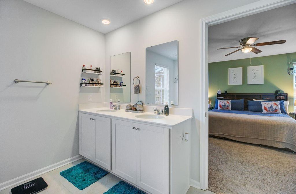 Image 22 of property listing at 405 Oak View Way, Summerville, SC 29483