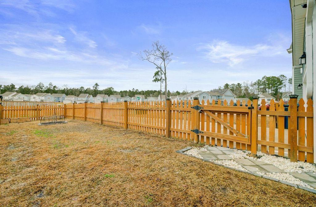 Image 34 of property listing at 405 Oak View Way, Summerville, SC 29483