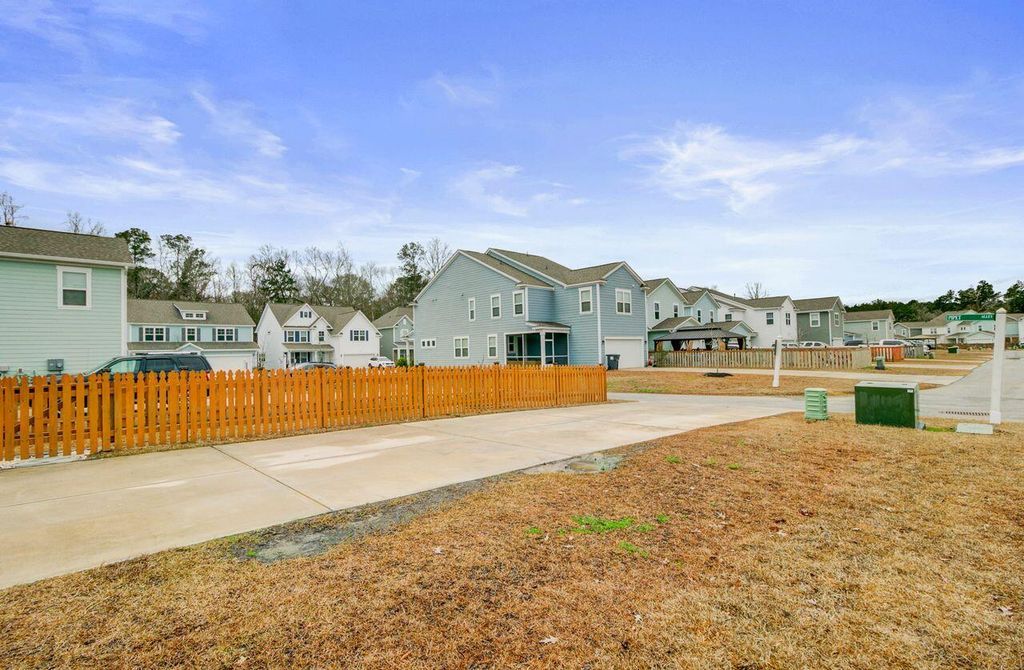 Image 35 of property listing at 405 Oak View Way, Summerville, SC 29483