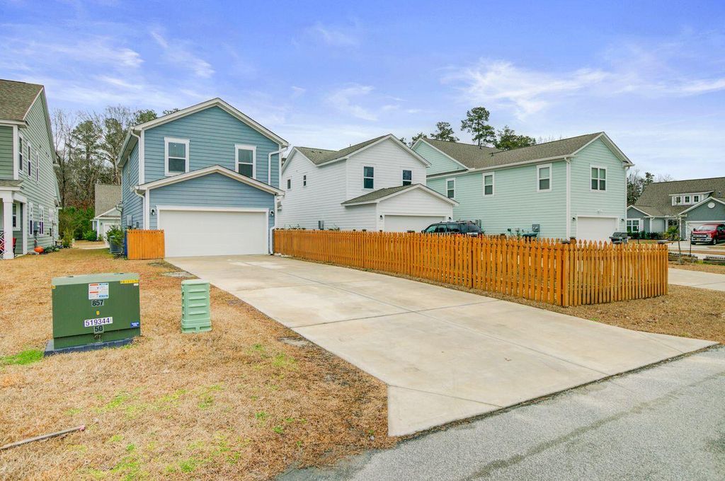 Image 37 of property listing at 405 Oak View Way, Summerville, SC 29483