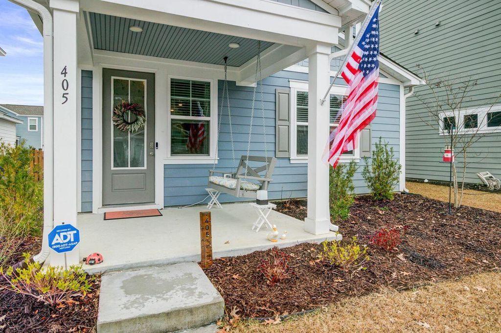 Image 4 of property listing at 405 Oak View Way, Summerville, SC 29483