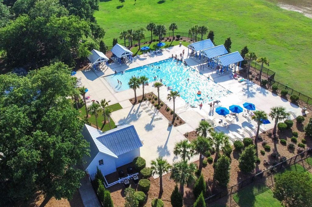 Image 63 of property listing at 405 Oak View Way, Summerville, SC 29483