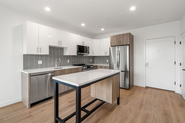 40 Centre St 506, Brookline, MA 02446