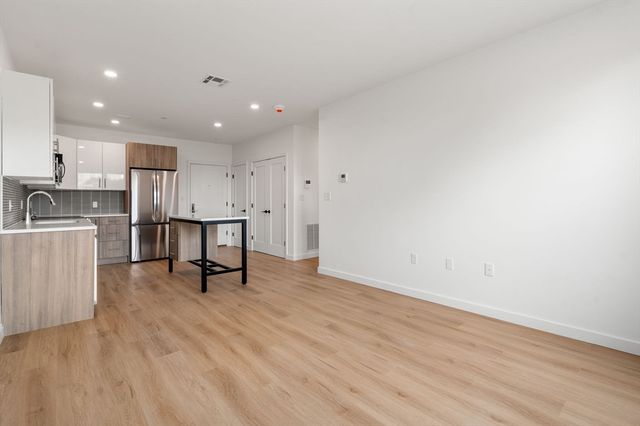 40 Centre St 506, Brookline, MA 02446