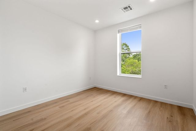 40 Centre St 506, Brookline, MA 02446