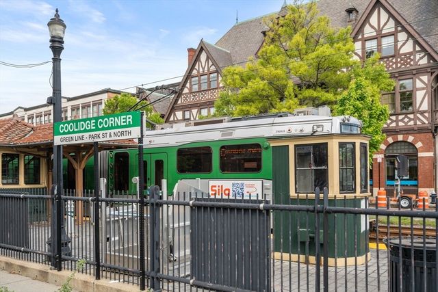 40 Centre St 506, Brookline, MA 02446