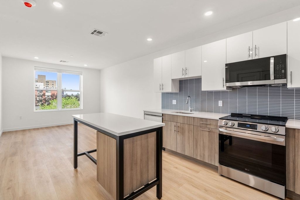 40 Centre St 506, Brookline, MA 02446