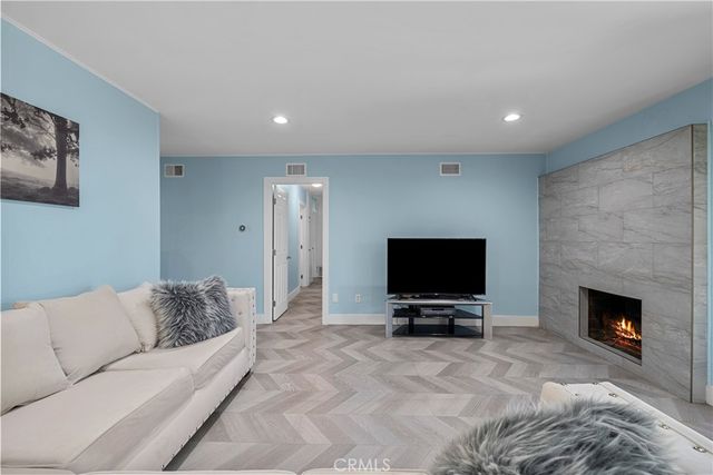 20110 Kinzie, Chatsworth, CA 91311