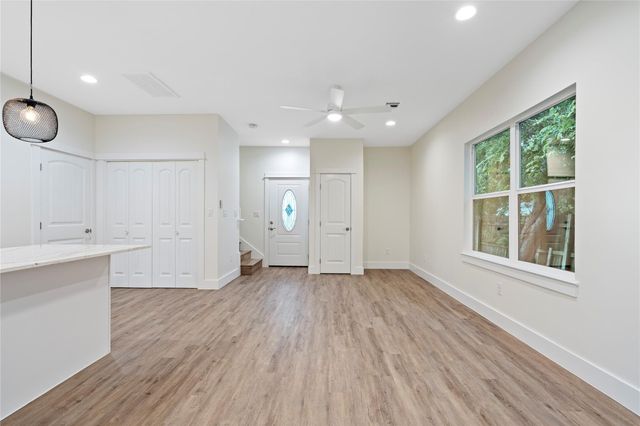 5702 Palo Blanco LN B, Austin, TX 78744