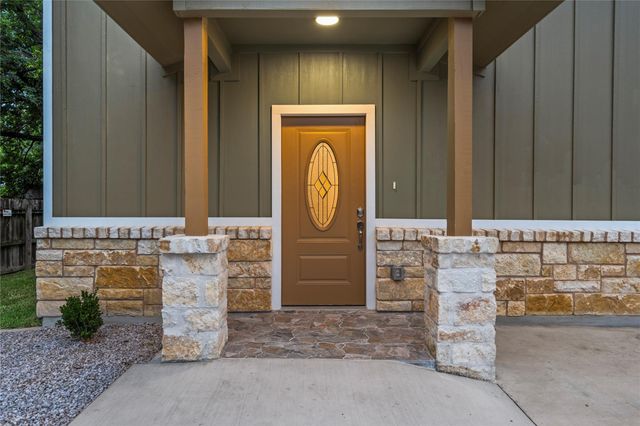 5702 Palo Blanco LN B, Austin, TX 78744