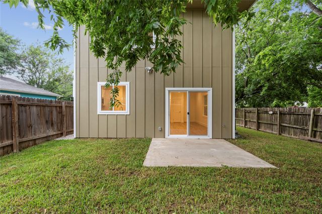 5702 Palo Blanco LN B, Austin, TX 78744