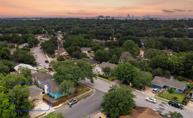 5702 Palo Blanco LN B, Austin, TX 78744
