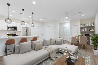 5702 Palo Blanco LN B, Austin, TX 78744