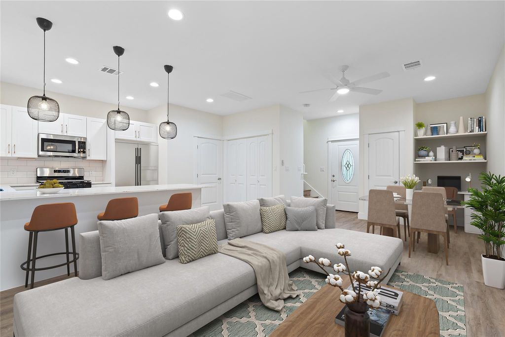 5702 Palo Blanco LN B, Austin, TX 78744