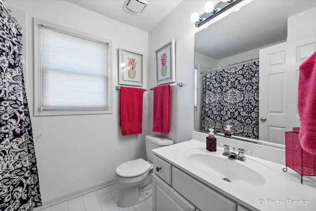 4 Point O Woods Court, Lake In The Hills, IL 60156