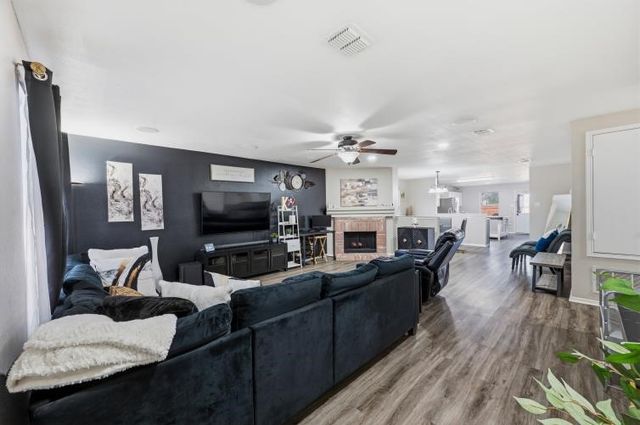 8721 Hunters Point Way, Fort Worth, TX 76123
