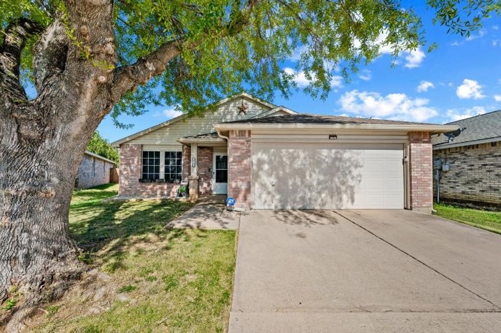 8721 Hunters Point Way, Fort Worth, TX 76123