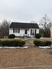 3827 Sentinel Dr, Nashville, TN 37209