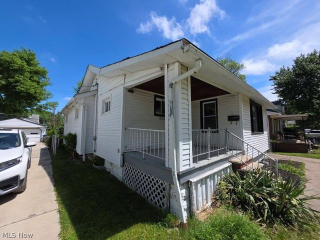 20632 Woodstock Avenue, Fairview Park, OH 44126