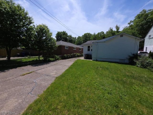 20632 Woodstock Avenue, Fairview Park, OH 44126