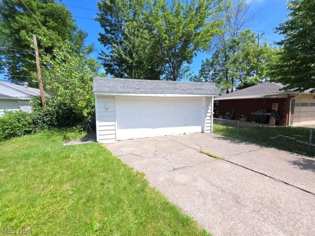 20632 Woodstock Avenue, Fairview Park, OH 44126