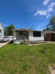 20632 Woodstock Avenue, Fairview Park, OH 44126