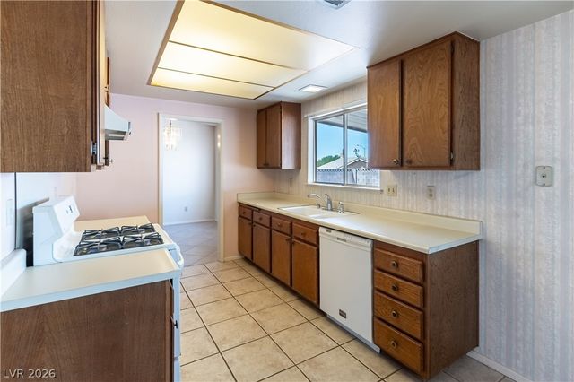 1848 Golden Shadow Drive, Henderson, NV 89002