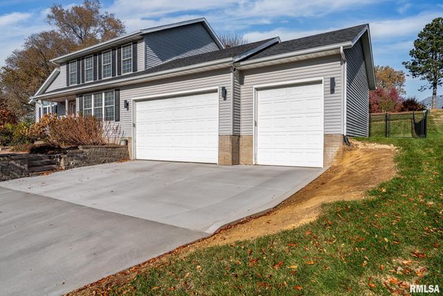 76 PARK VIEW Drive, Eldridge, IA 52748