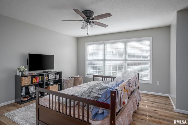 76 PARK VIEW Drive, Eldridge, IA 52748