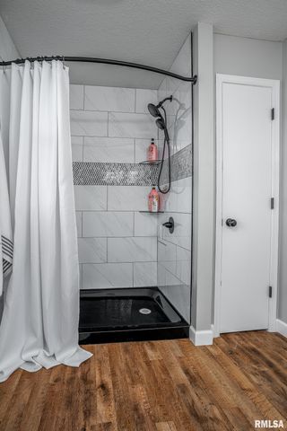 76 PARK VIEW Drive, Eldridge, IA 52748